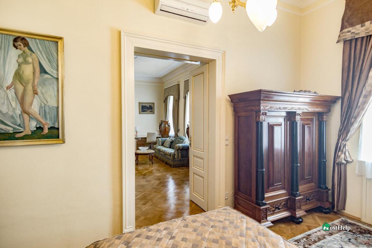Villa With Hot-Tub, Terrace And Garden, Wenceslass Square Praga Esterno foto