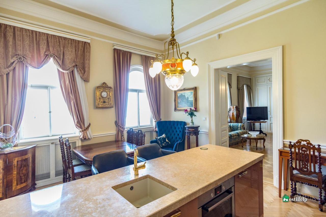 Villa With Hot-Tub, Terrace And Garden, Wenceslass Square Praga Esterno foto