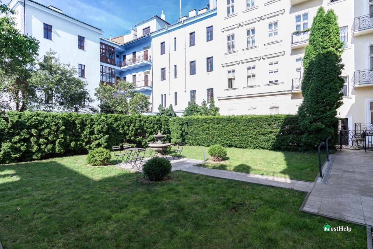 Villa With Hot-Tub, Terrace And Garden, Wenceslass Square Praga Esterno foto