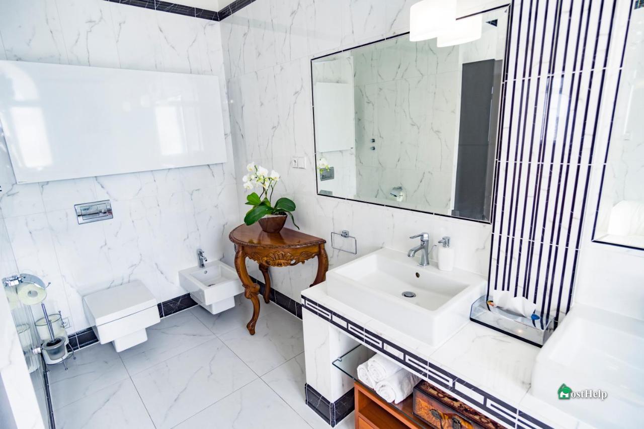 Villa With Hot-Tub, Terrace And Garden, Wenceslass Square Praga Esterno foto