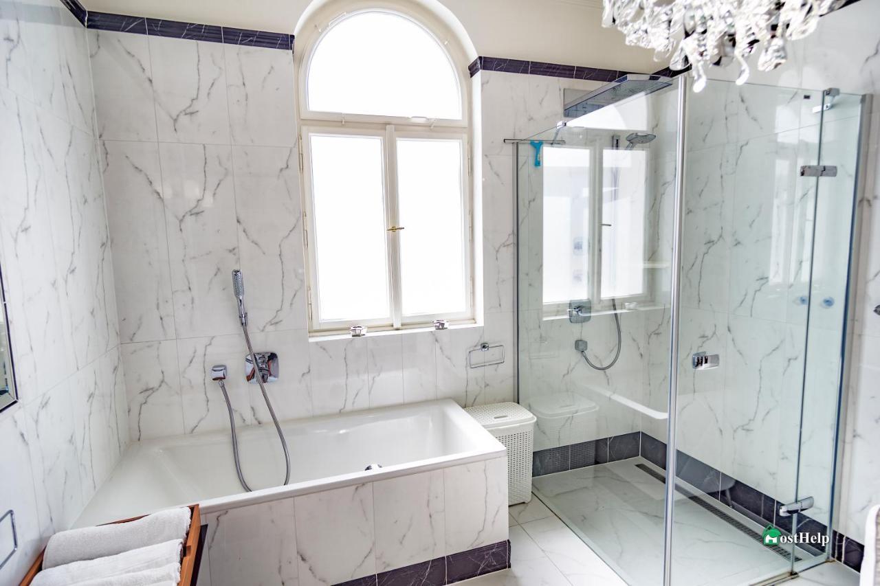 Villa With Hot-Tub, Terrace And Garden, Wenceslass Square Praga Esterno foto