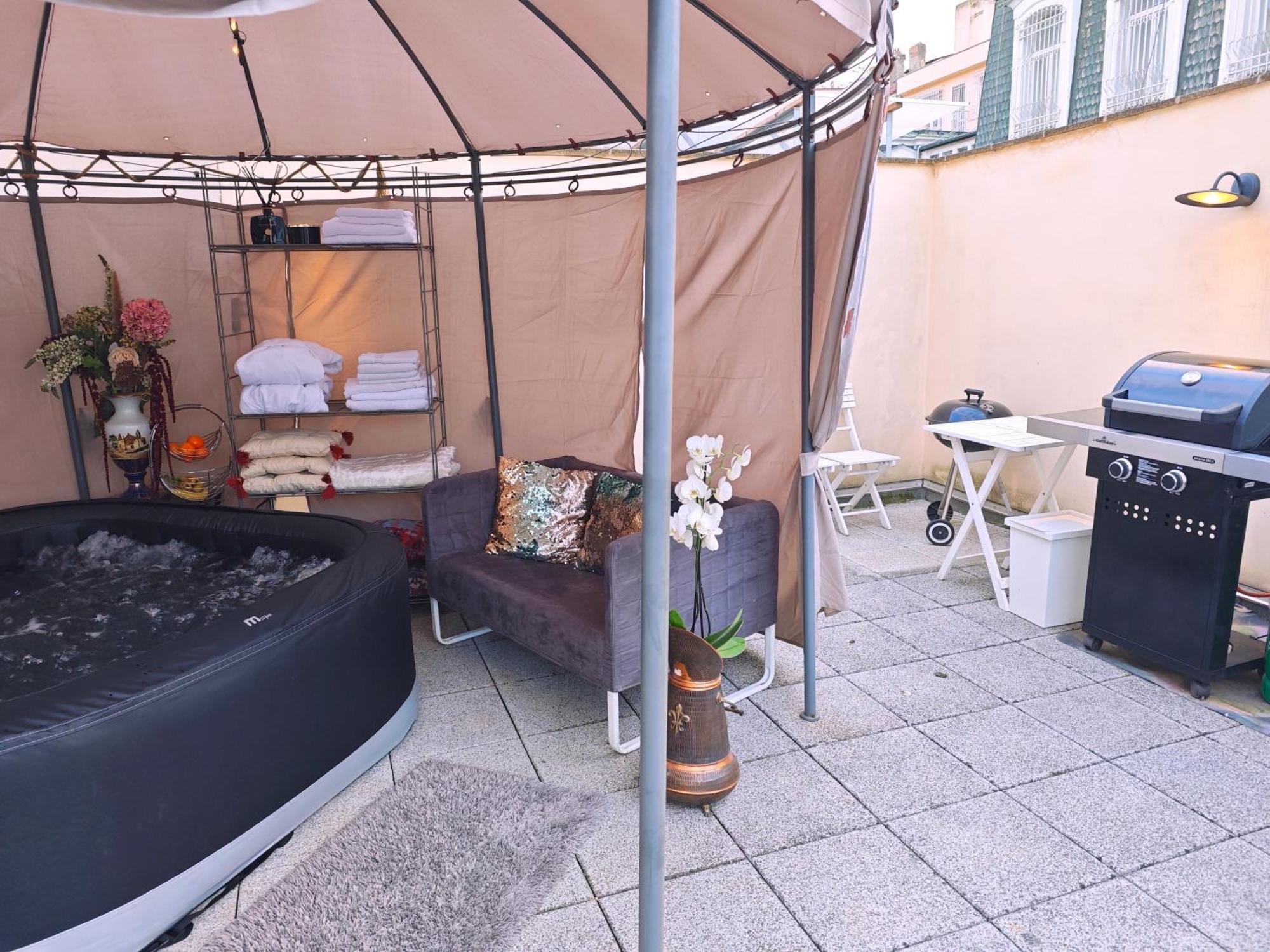 Villa With Hot-Tub, Terrace And Garden, Wenceslass Square Praga Esterno foto