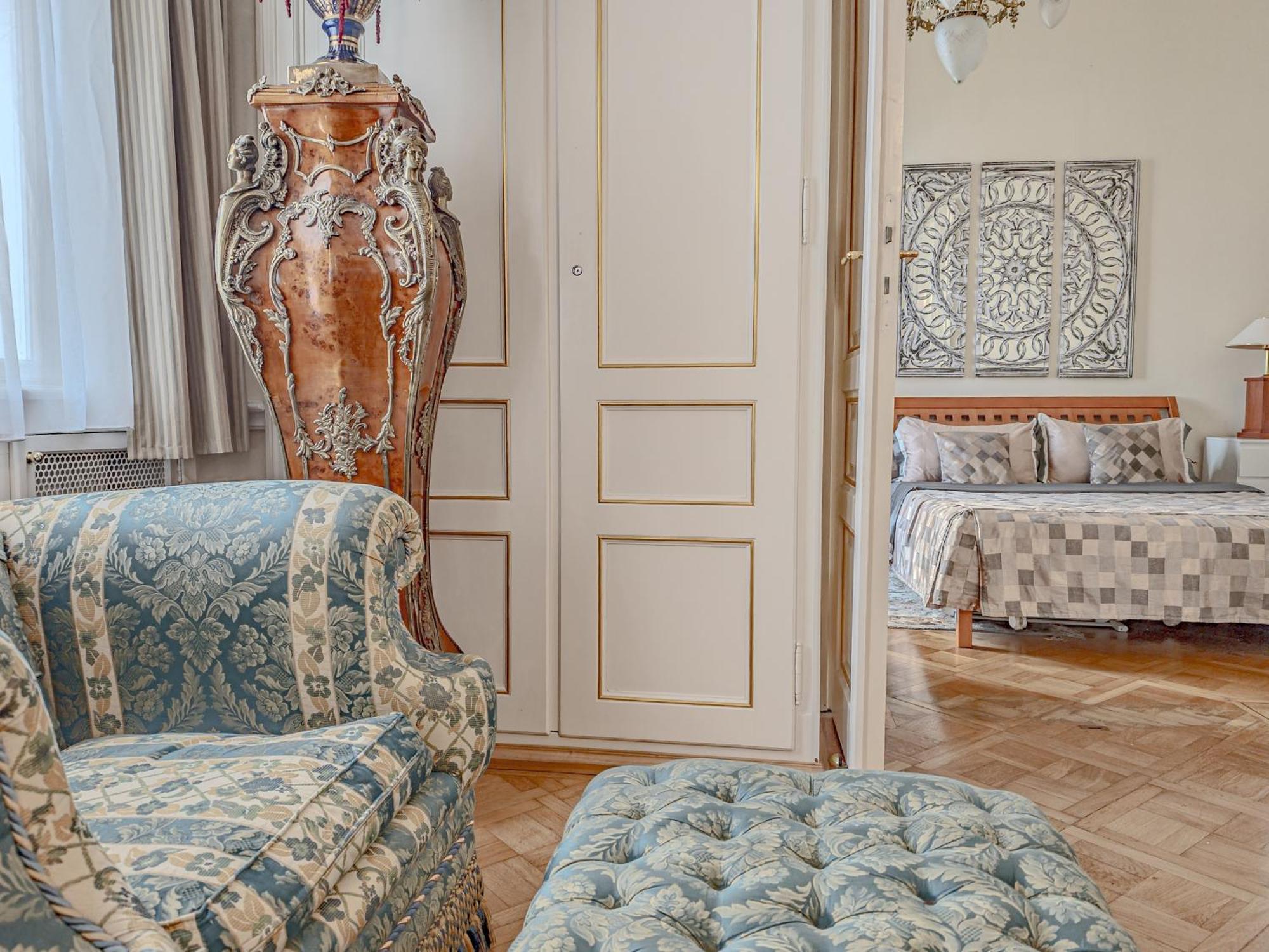 Villa With Hot-Tub, Terrace And Garden, Wenceslass Square Praga Esterno foto