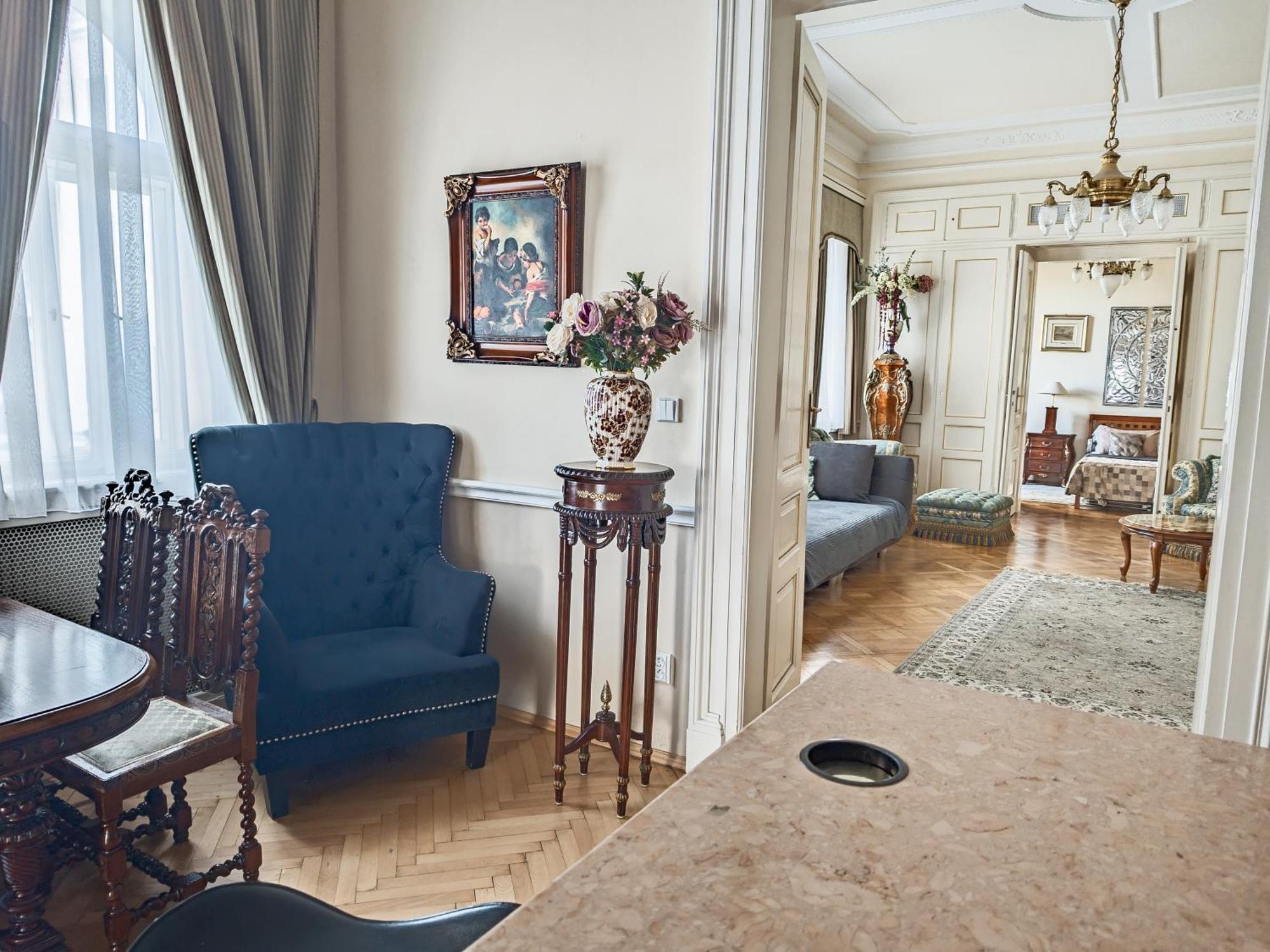 Villa With Hot-Tub, Terrace And Garden, Wenceslass Square Praga Esterno foto