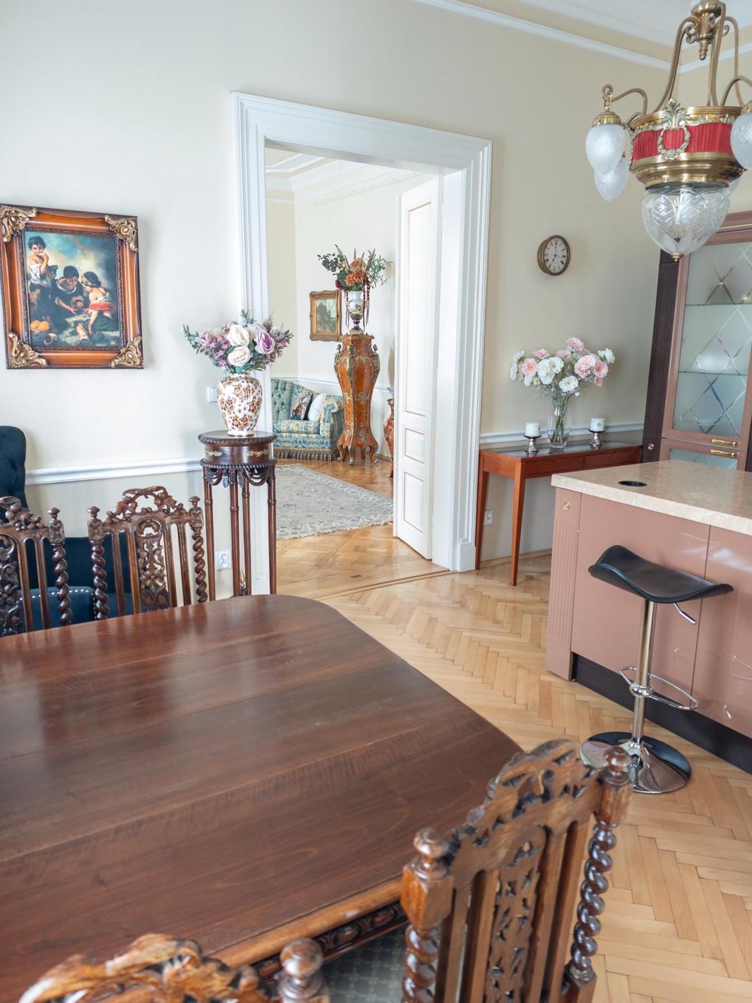 Villa With Hot-Tub, Terrace And Garden, Wenceslass Square Praga Esterno foto