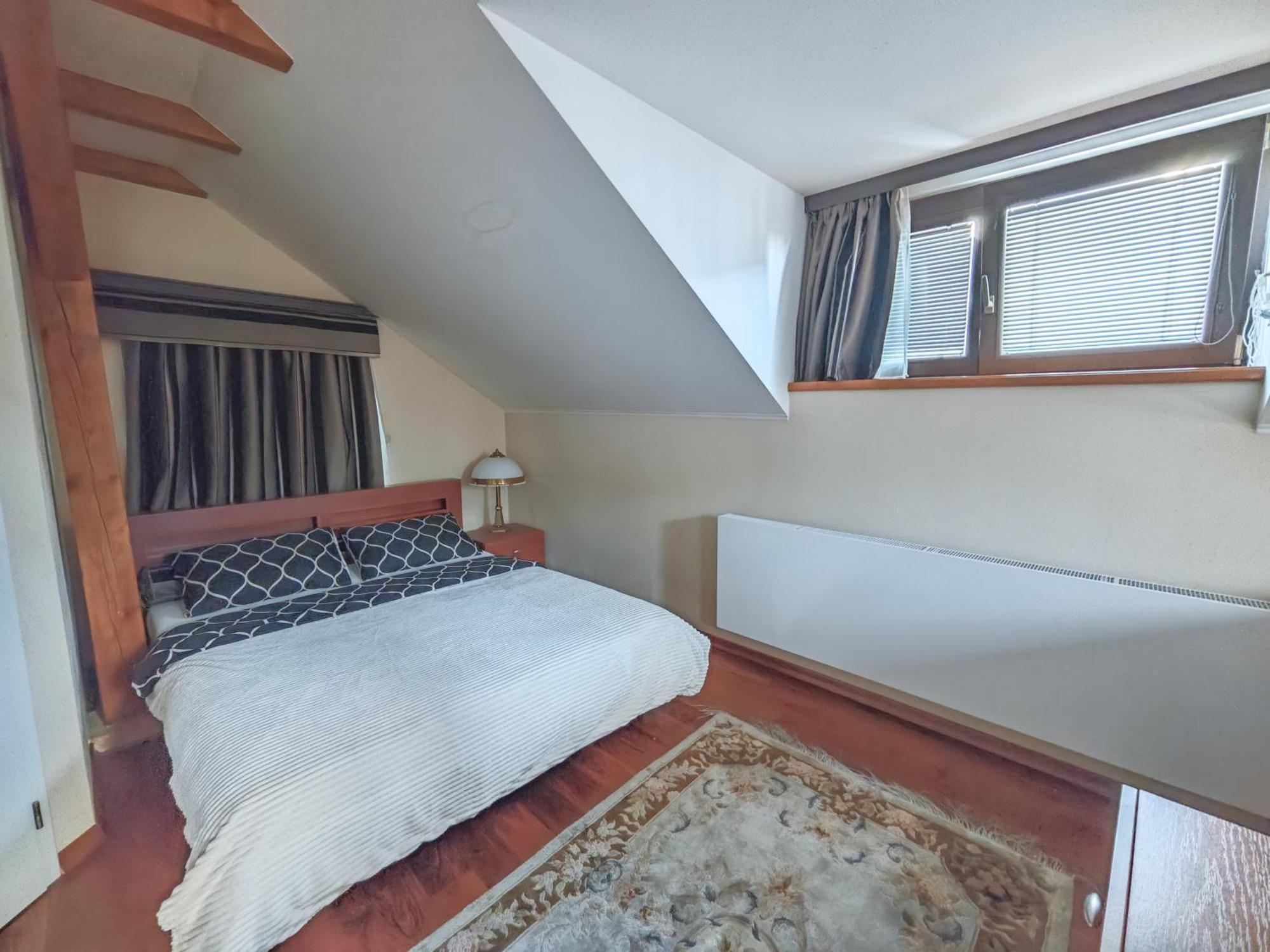 Villa With Hot-Tub, Terrace And Garden, Wenceslass Square Praga Esterno foto